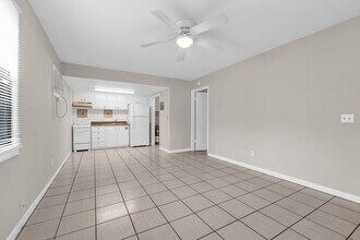 5119 Curry Ford Rd in Orlando, FL - Foto de edificio - Building Photo