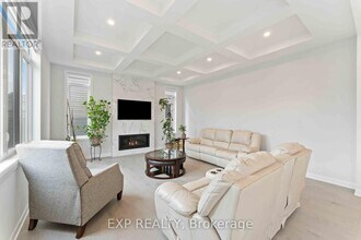 700 Coast Cir in Ottawa, ON - Building Photo - Building Photo