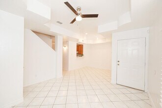 1000 Ranchway Dr, Unit 15 in Laredo, TX - Building Photo - Building Photo