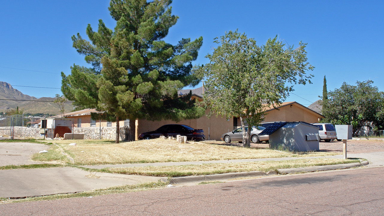 8735-8737 Lawson St in El Paso, TX - Building Photo