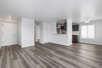 The Hallmark Apartments in Seattle, WA - Building Photo - Building Photo