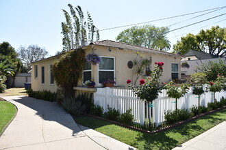 914 10th St in Coronado, CA - Building Photo - Building Photo