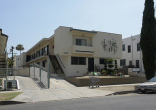 4952 Rosewood Ave in Los Angeles, CA - Building Photo - Building Photo