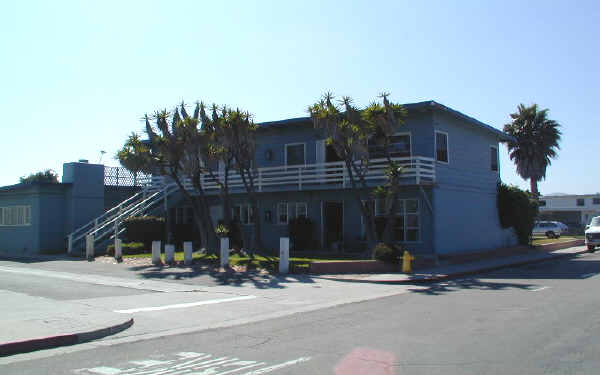 2272 Pierpont Blvd in Ventura, CA - Foto de edificio - Building Photo