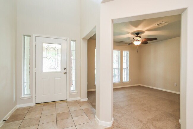 14819 Olde Manor Ln in Houston, TX - Foto de edificio - Building Photo