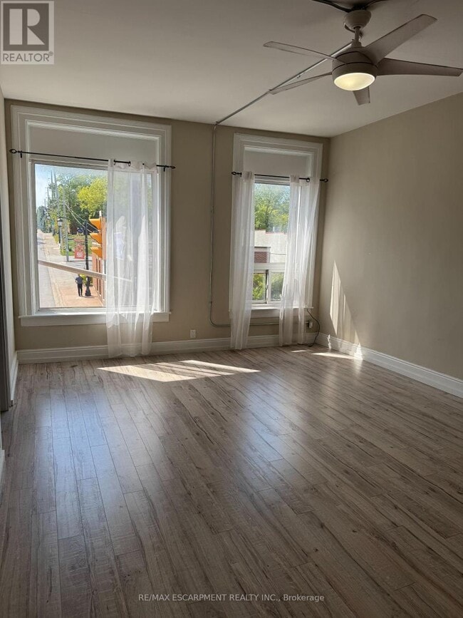 property at 4973-4973 King St