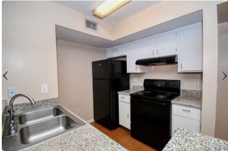 2121 Lobdell Blvd in Baton Rouge, LA - Building Photo - Building Photo