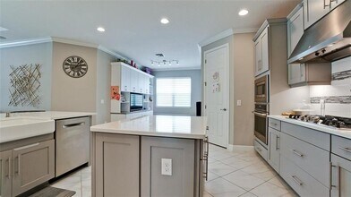 5738 Hydrangea Cir in Sarasota, FL - Building Photo - Building Photo
