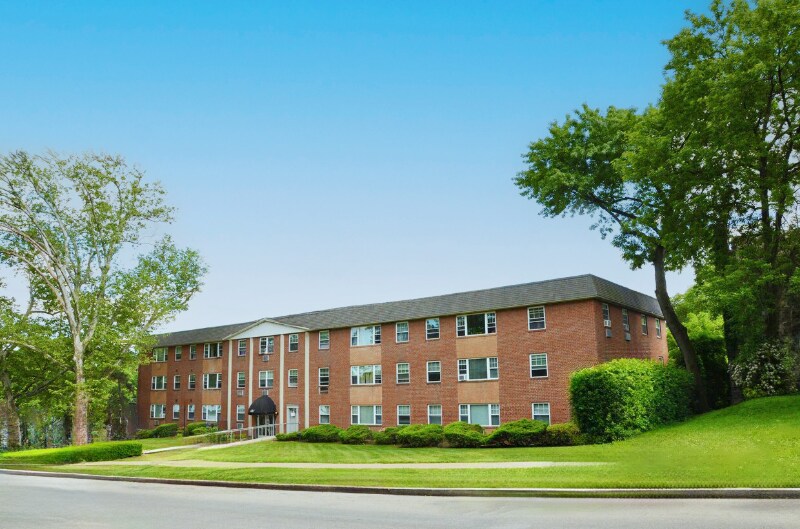 5050-5058 Wynnefield Ave in Philadelphia, PA - Building Photo