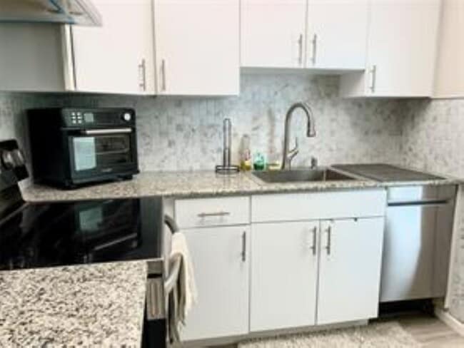2555 NE 11th St, Unit 606 in Fort Lauderdale, FL - Building Photo - Building Photo