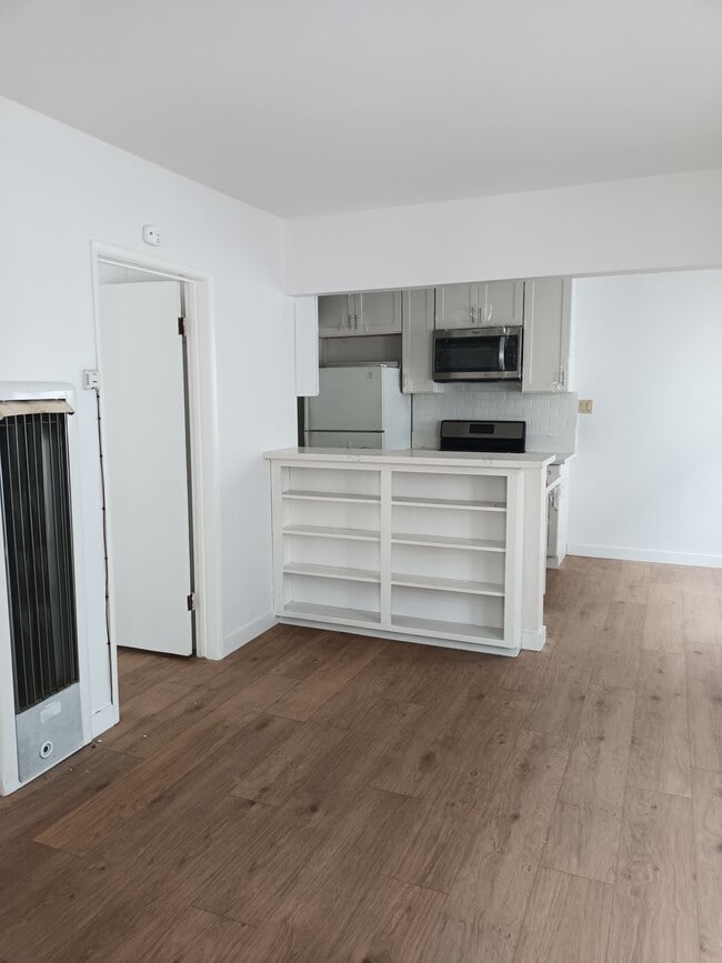 554 8th St, Unit A in Hermosa Beach, CA - Building Photo - Building Photo