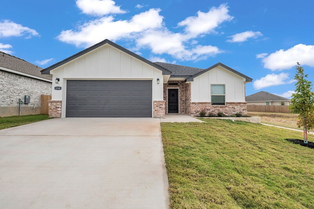 5208 White Rose Dr in Killeen, TX - Building Photo