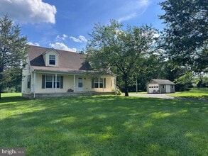 225 Rock Rd W in Lambertville, NJ - Building Photo - Building Photo