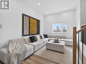 4 Southwell Dr in Toronto, ON - Building Photo - Building Photo