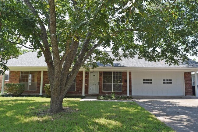7015 Carvel Ln