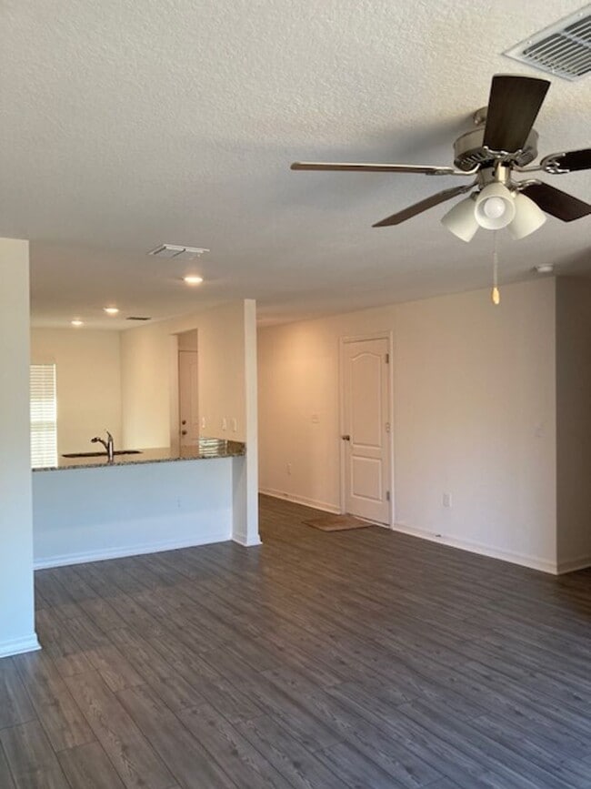 11 Ripcord Ln in Palm Coast, FL - Building Photo - Building Photo