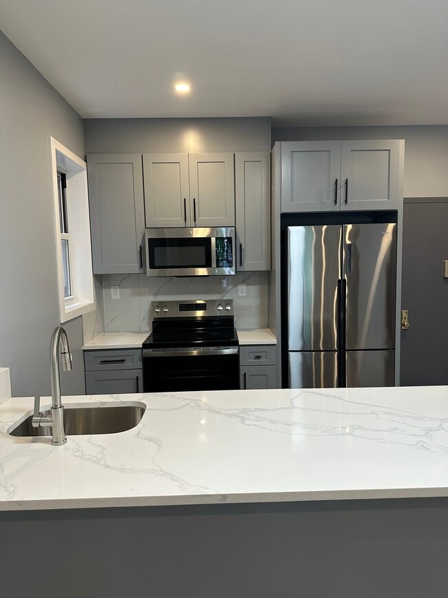 552 Congress St, Unit 1