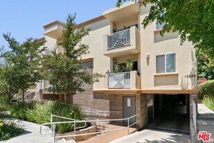15939 Victory Blvd in Los Angeles, CA - Building Photo