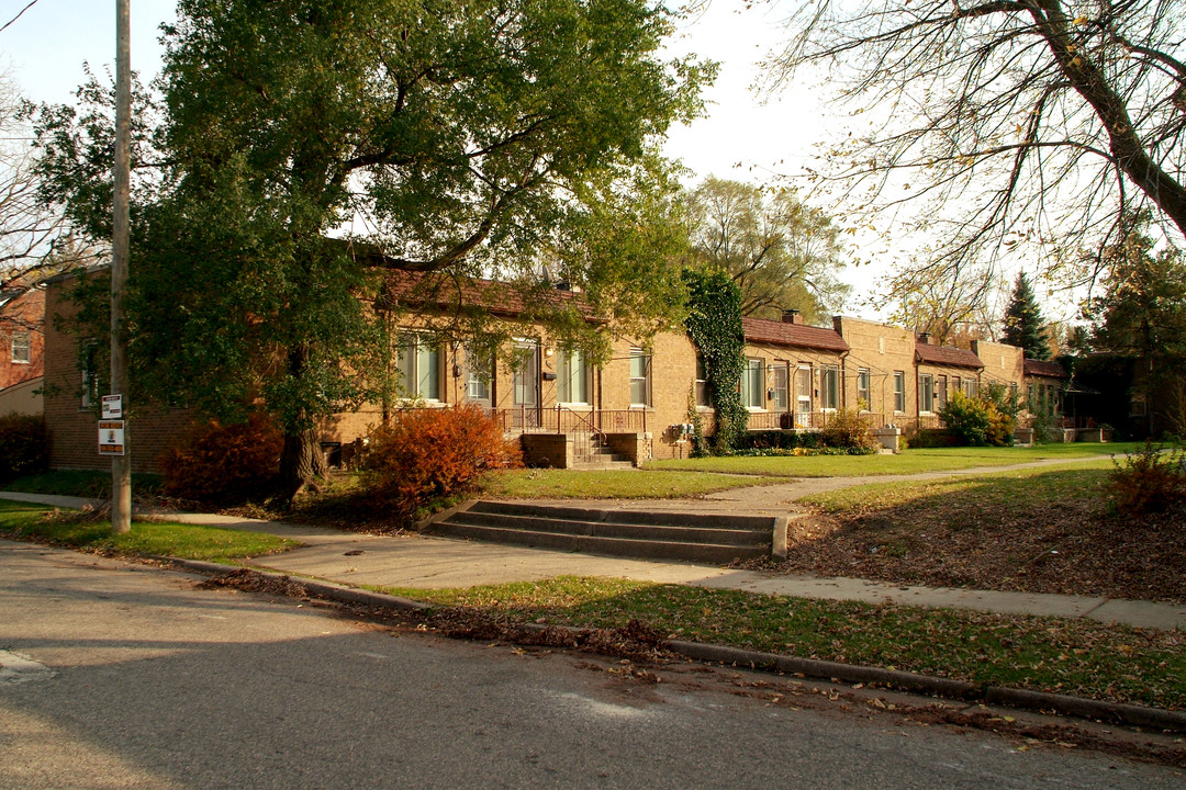 Spokane Villas in Pontiac, MI - Building Photo