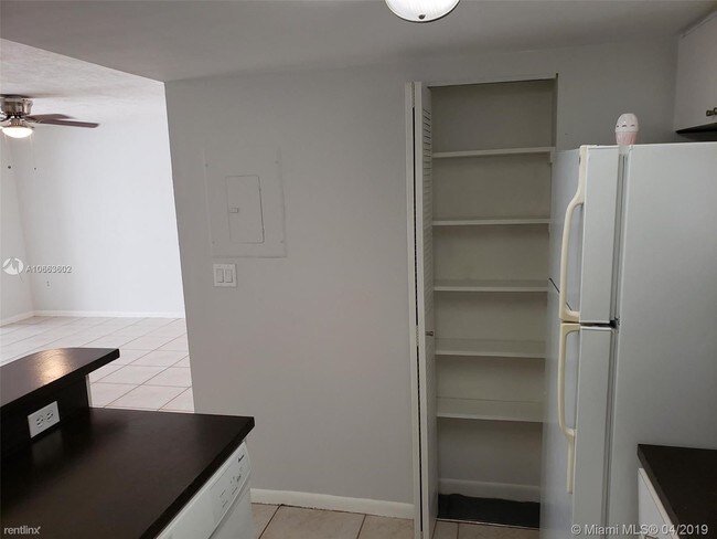 4520 SW 68th Ct Cir-Unit -Apt 8 in Miami, FL - Building Photo - Building Photo