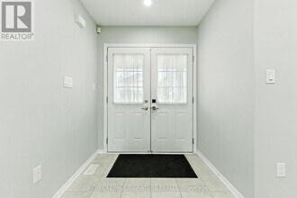 16 Froggy Dr in Thorold, ON - Building Photo - Building Photo