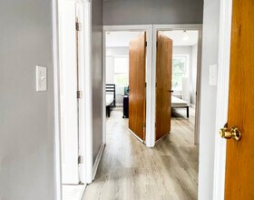 2118 Murray Ave, Unit APT 2 in Pittsburgh, PA - Foto de edificio - Building Photo