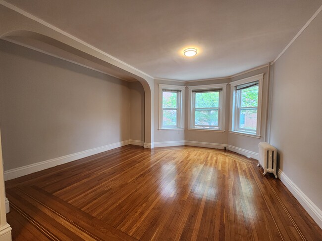 31 Stearns Rd, Unit 1 in Brookline, MA - Building Photo - Building Photo