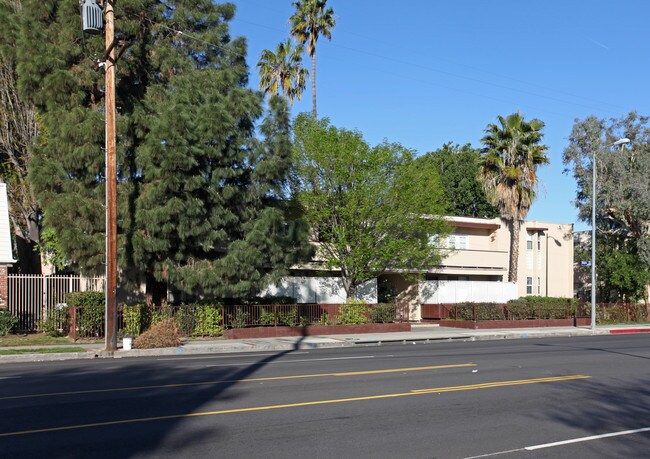 8567 Balboa Blvd in Northridge, CA - Building Photo - Building Photo