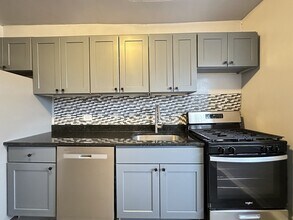 4029.5 W Melrose St, Unit E3 in Chicago, IL - Building Photo - Building Photo