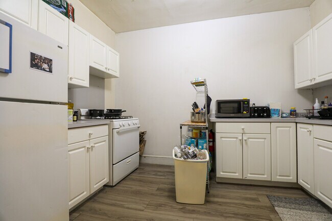 54 Egmont St, Unit 2 in Brookline, MA - Building Photo - Building Photo