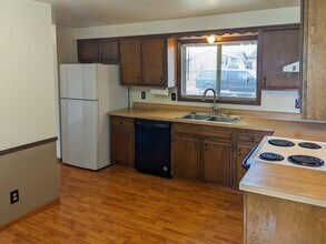 1613 River Rock Dr NE in Keizer, OR - Building Photo - Building Photo