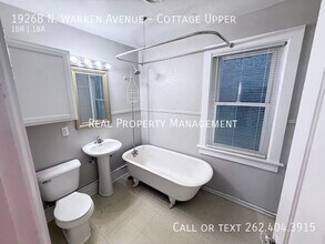 1926 N Warren Ave in Milwaukee, WI - Building Photo - Building Photo