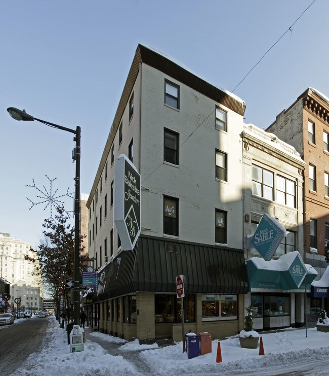 737 Sansom St