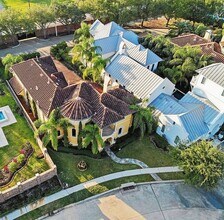704 Harborside Way in Kemah, TX - Foto de edificio - Building Photo