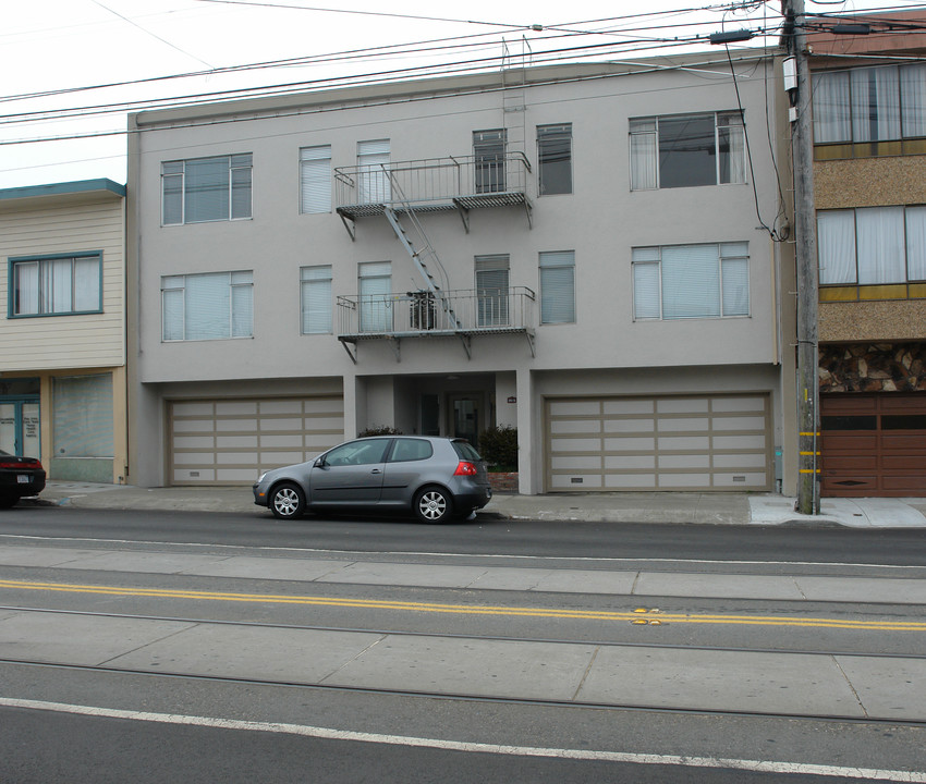 2515 Taraval St in San Francisco, CA - Building Photo