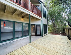 6501 Columbia Oaks Ct, Unit 3B in Austin, TX - Building Photo - Building Photo