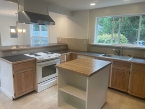 8111 Sand Dollar Ln in Clinton, WA - Building Photo - Building Photo