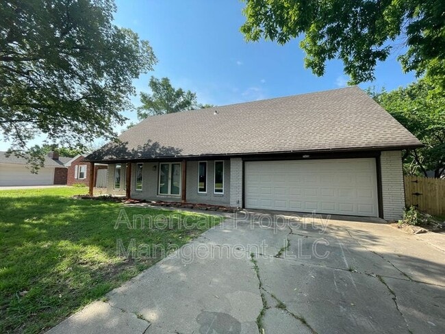 7526 E 55th Pl