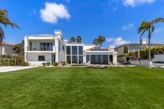 3325 Caminito Daniella in Del Mar, CA - Building Photo - Building Photo
