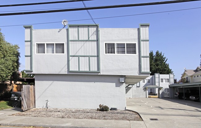 2315 Fairway Dr in San Leandro, CA - Building Photo - Building Photo