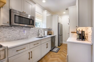 10 Riker St in Charleston, SC - Building Photo - Building Photo