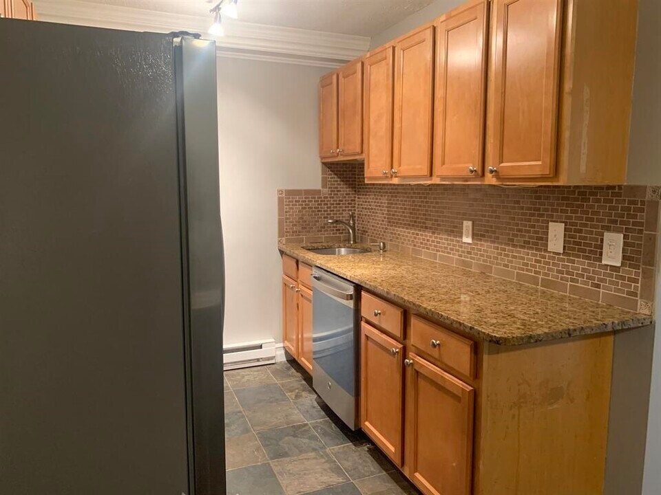 616 Portland St in Rochester, NH - Building Photo
