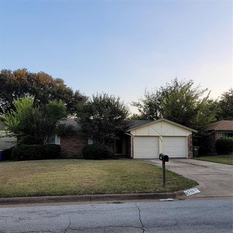 6536 Meadowview Ln in Watauga, TX - Building Photo