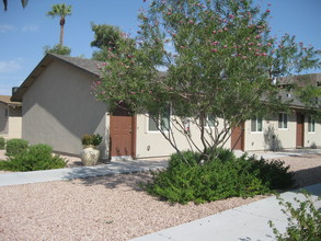 Belleview Village Apartments in Scottsdale, AZ - Foto de edificio - Building Photo