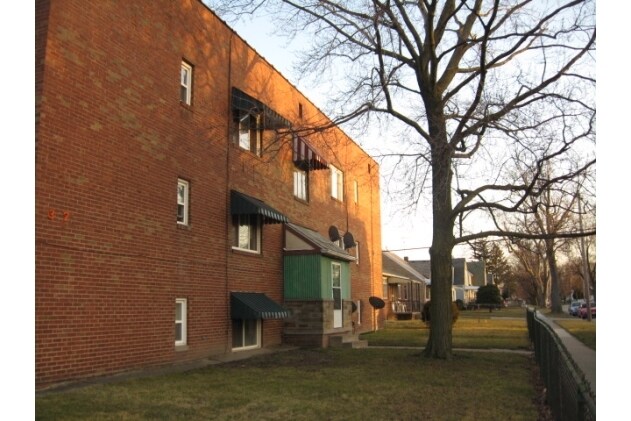 1204-1294 E Manhattan Blvd in Toledo, OH - Building Photo - Building Photo