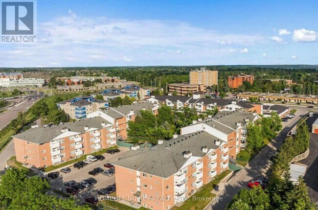 120 Bell Farm Rd in Barrie, ON - Building Photo - Building Photo
