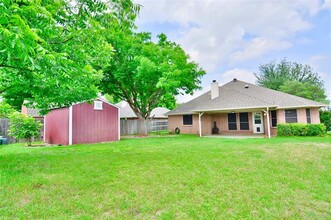 5754 River Ridge Ct in Haltom City, TX - Building Photo - Building Photo