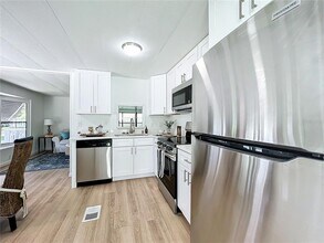 241 Menlo Park Ave in Davenport, FL - Building Photo - Building Photo