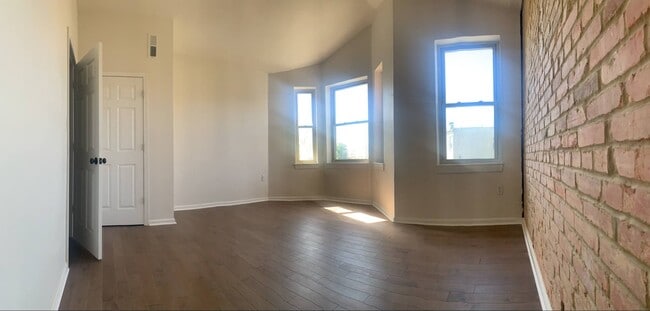 912 Newington Ave, Unit 2