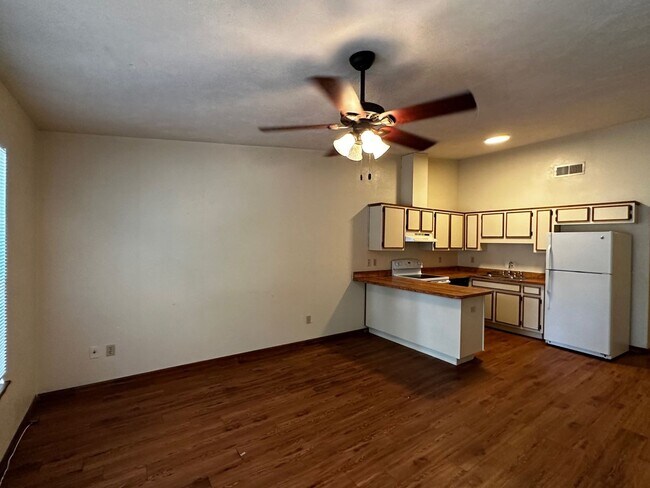 218 White Dr in Tallahassee, FL - Building Photo - Building Photo
